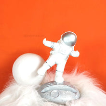 Load image into Gallery viewer, 3D Astronaut Phone holder